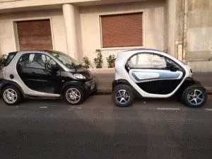 36 cm de moins qu'une Smart ! Twizy se gare partout.
