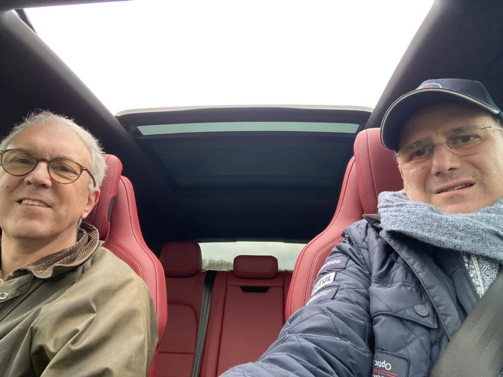 voiture electrique porsche.macan.4 15