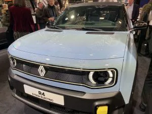 voiture electrique renault 4 etech 5