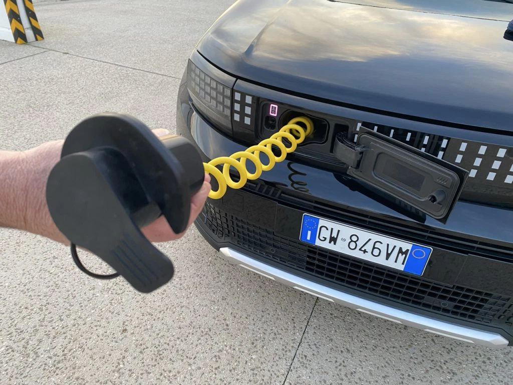 voiture electrique fiat panda cable enrouleur