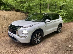 voiture electrique mitsubishi outlander 2025 4