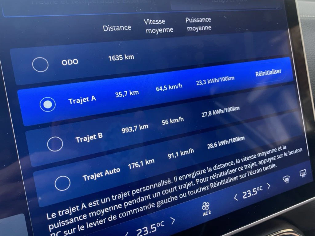 voiture electrique vinfast vf8 10