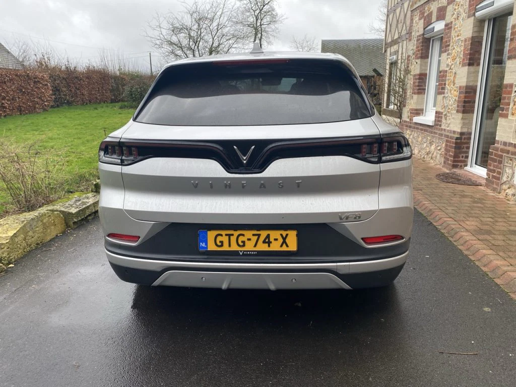 voiture electrique vinfast vf8 6