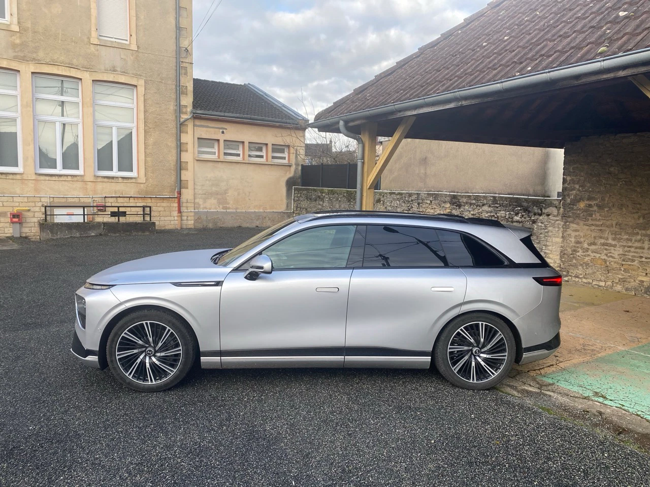 voiture electrique xpeng g9 3